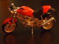 111-DucatiMonster900-Bburago_01.jpg