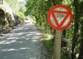 Os antigos sinais de Stop das estradas portuguesas. Fonte blogue Candeia Verde.jpg