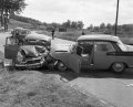Accident automobile sur la route de Montluzin à Chasselay 1960.jpg