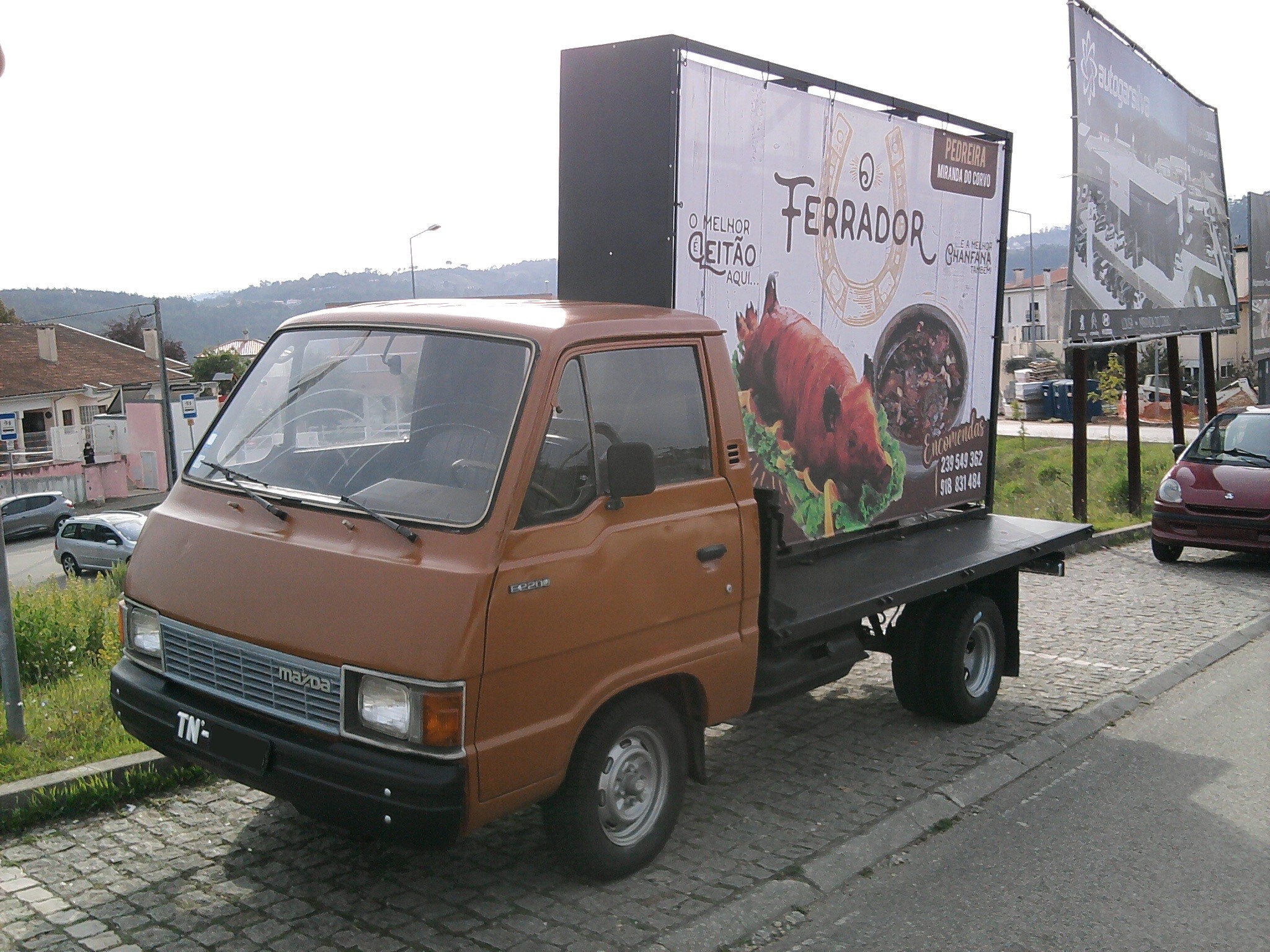 Mazda E2200 (1).jpg