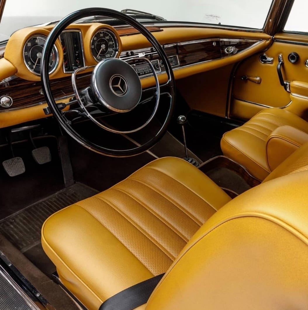 Mercedes Benz W111 250 SE Cabriolet.jpg