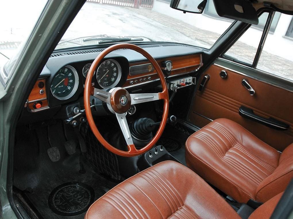 Alfa Romeo Giulia Super 'Polizia' 1966.jpg