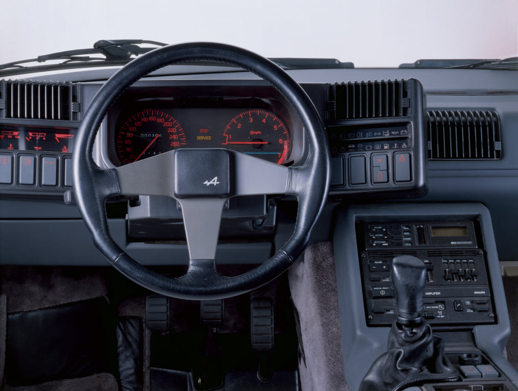 Renault Alpine GTA V6 GT (1).jpg