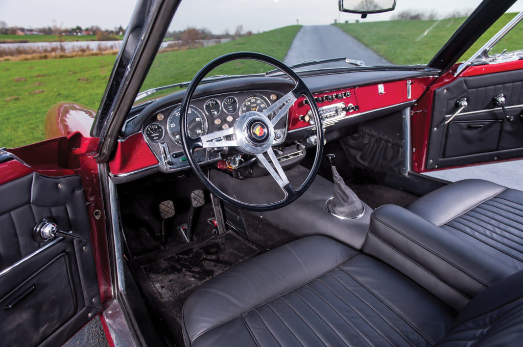 Fiat Abarth 2200 Coupé (1).jpg