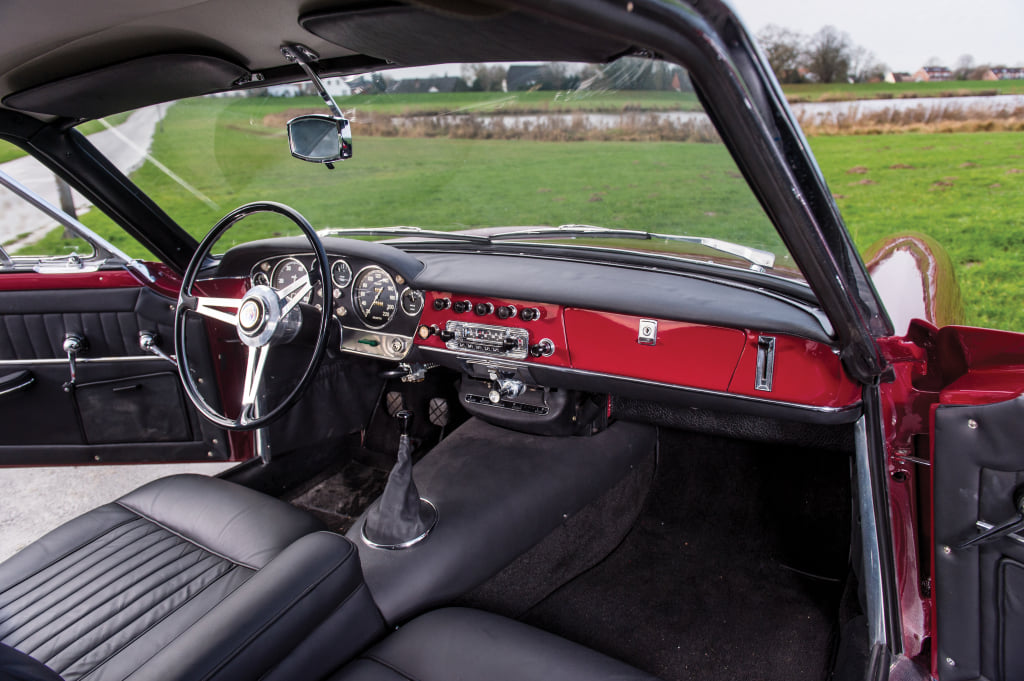 Fiat Abarth 2200 Coupé (2).jpg
