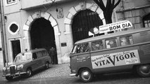 Sede dos Bombeiros Voluntários Lisbonenses na Rua Camilo Castelo Branco, em 1961.jpg