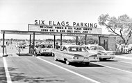 Six Flags Over Texas entrance, Arlington, Texas 1961.jpg