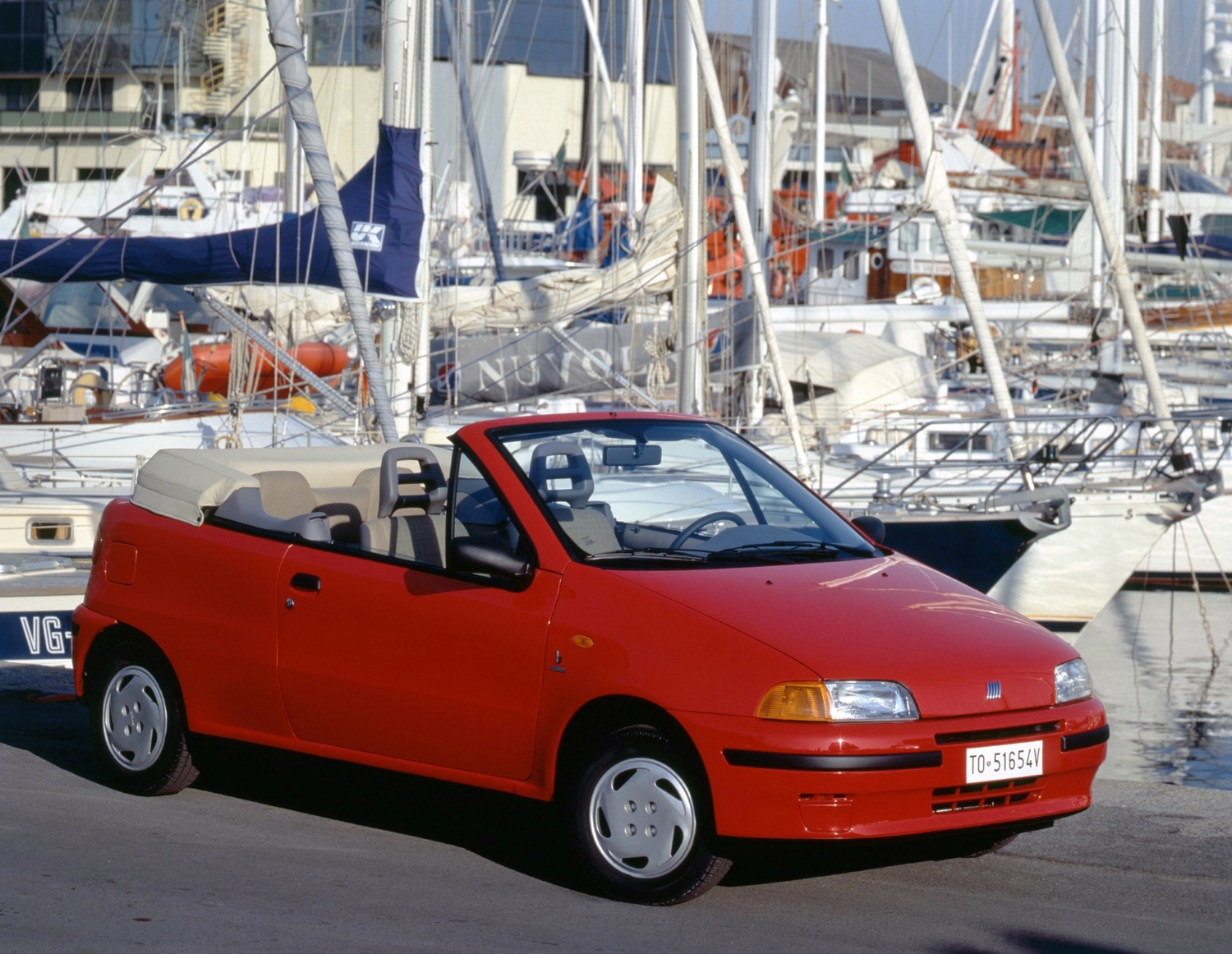 Fiat Punto Cabrio S (1).jpg