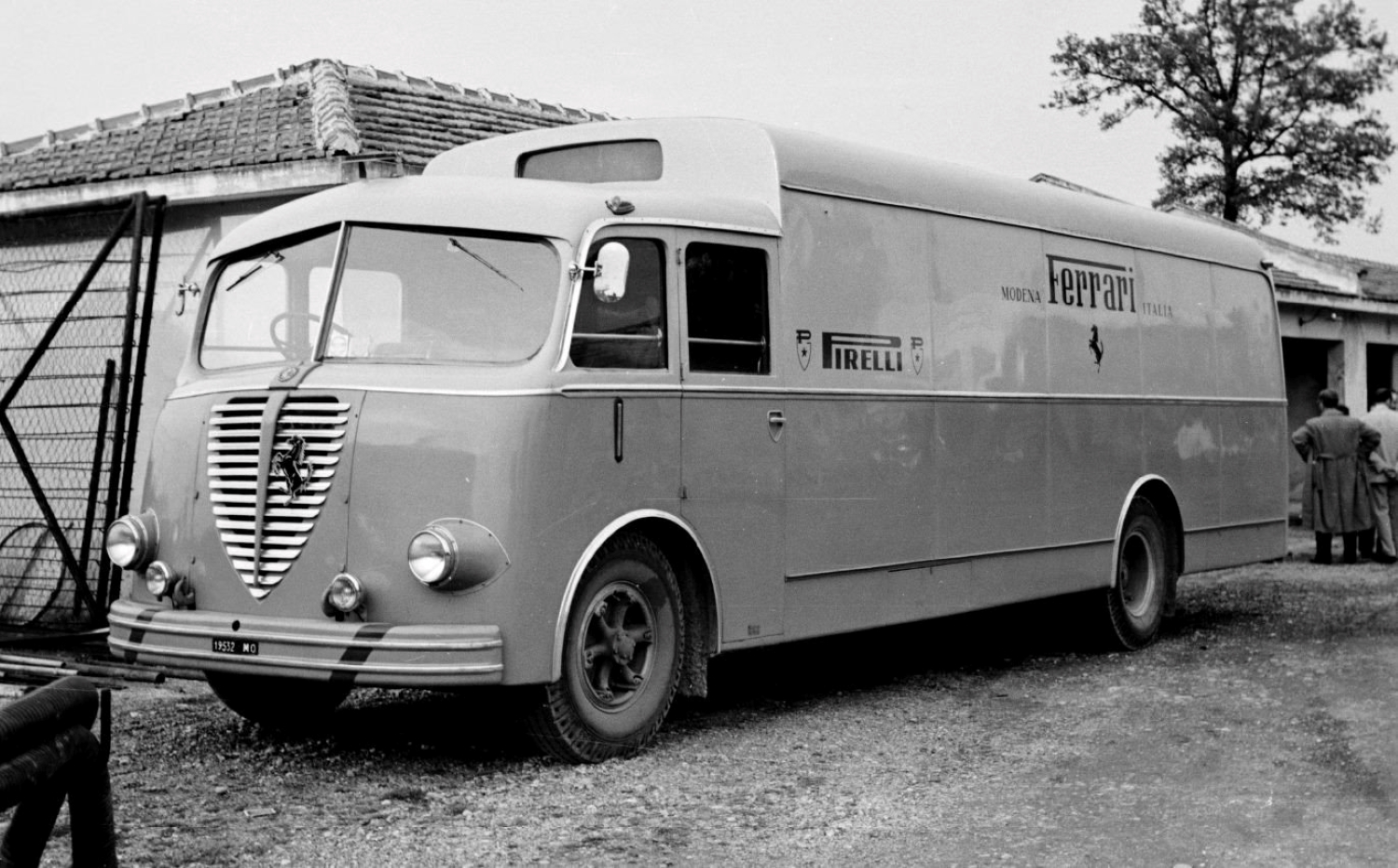 Alfa Romeo 800 Bisarca.jpg