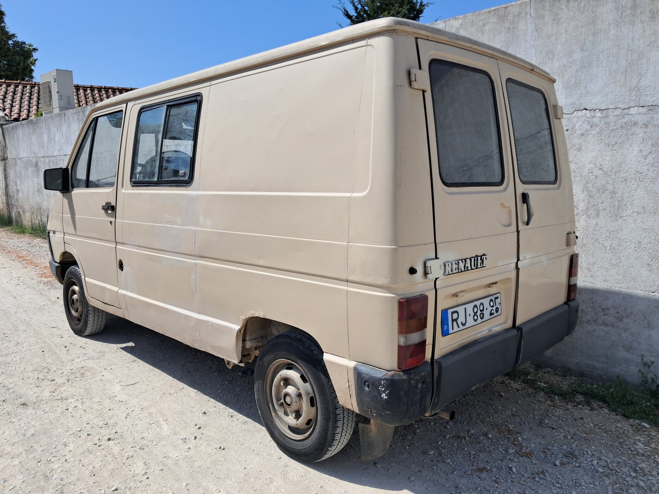Renault Trafic (2).jpg