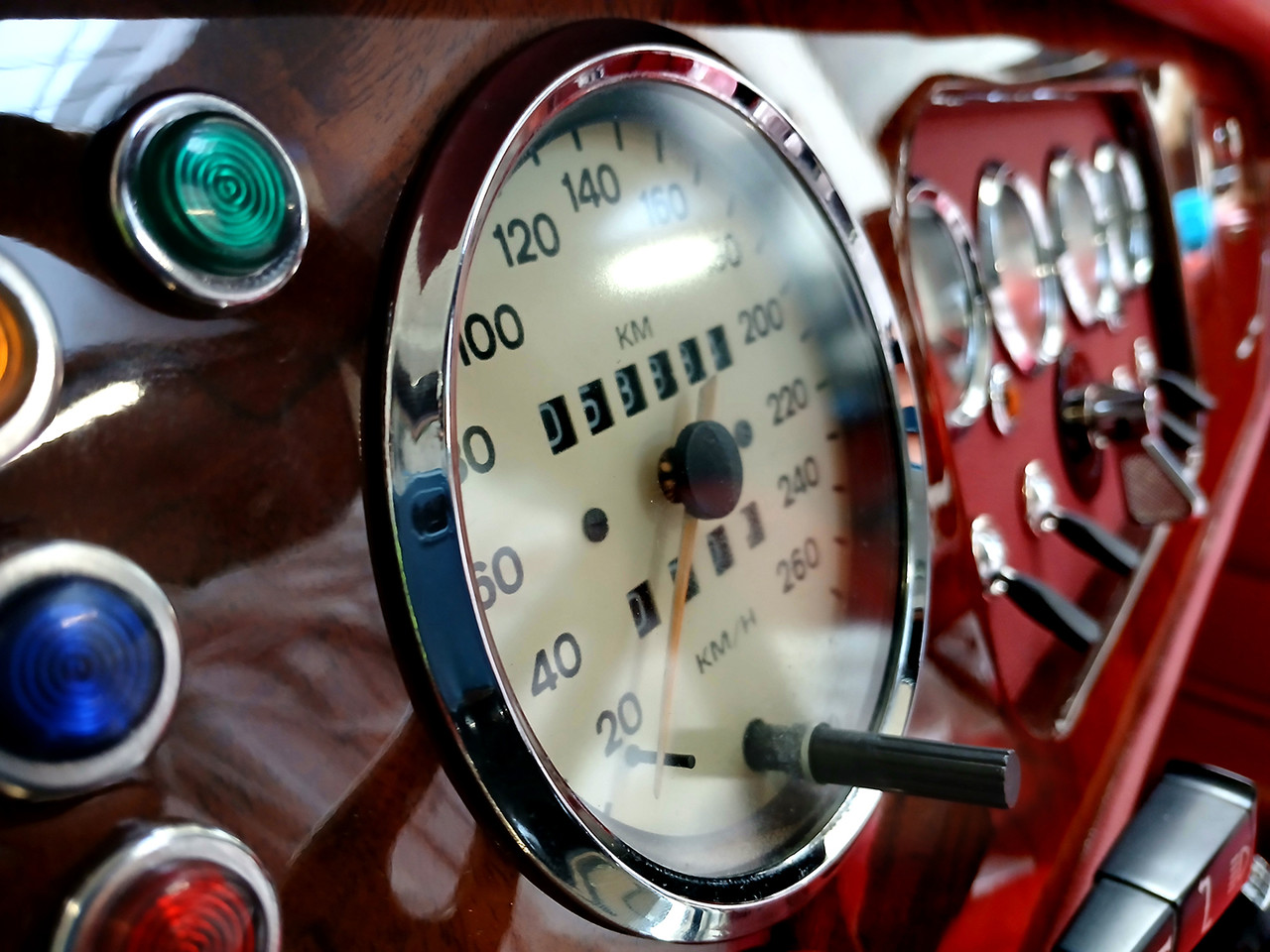 MORGAN_V8_AS2505_18B.jpg
