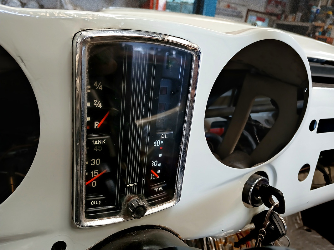 MERC_PAGODA_EA2504-8B.jpg