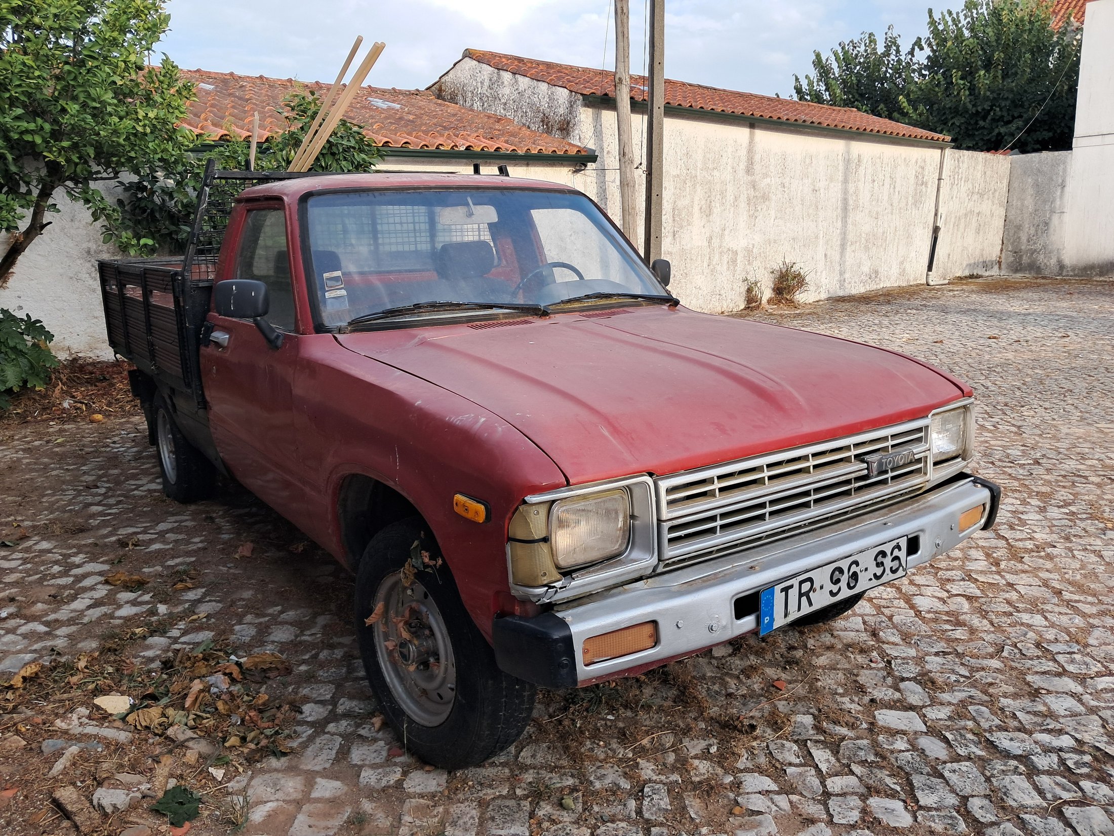 Toyota Hilux (N40) (1).jpg