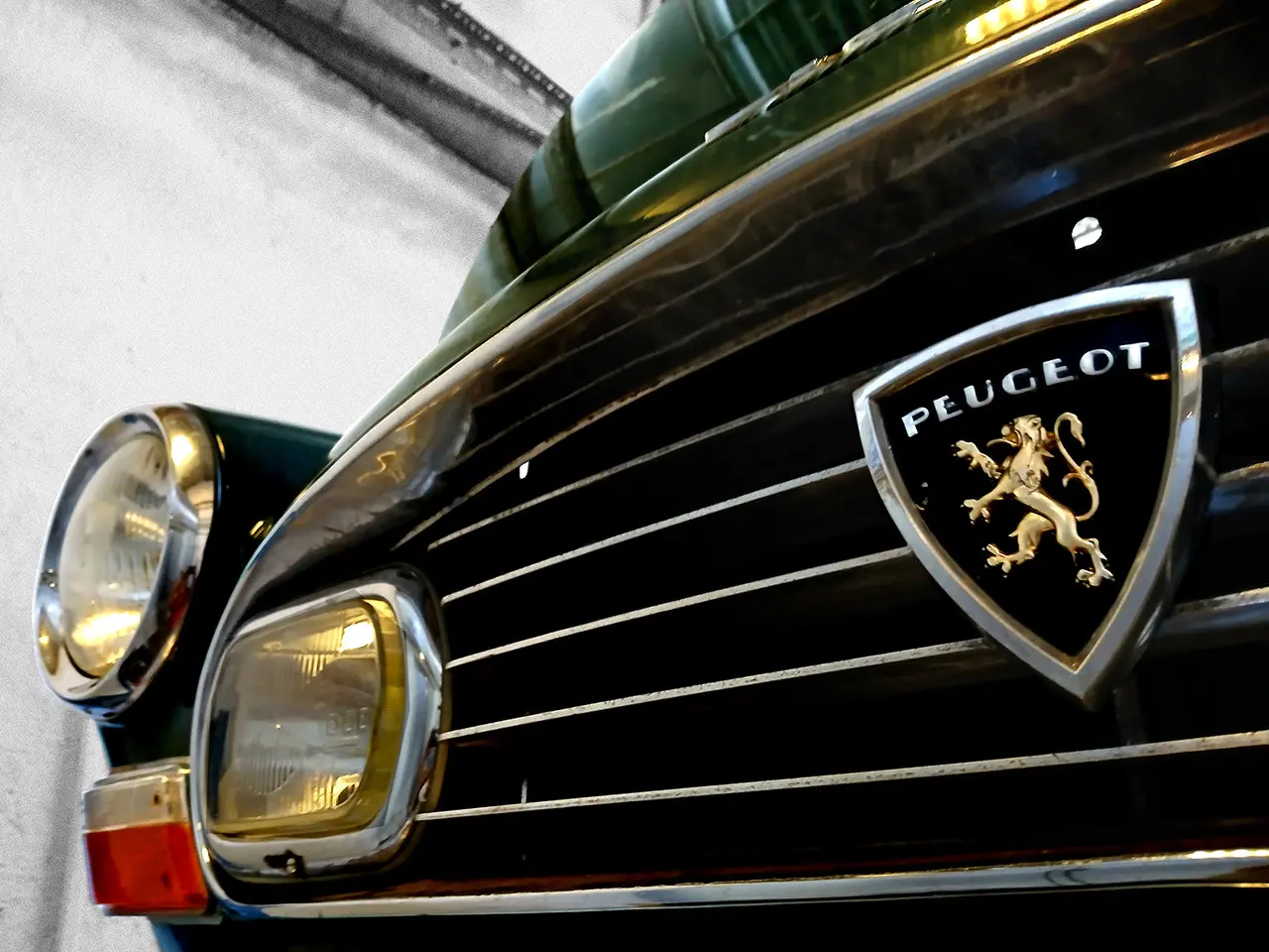 PUGA-404-CABRIO-EA2510-Bd1.webp
