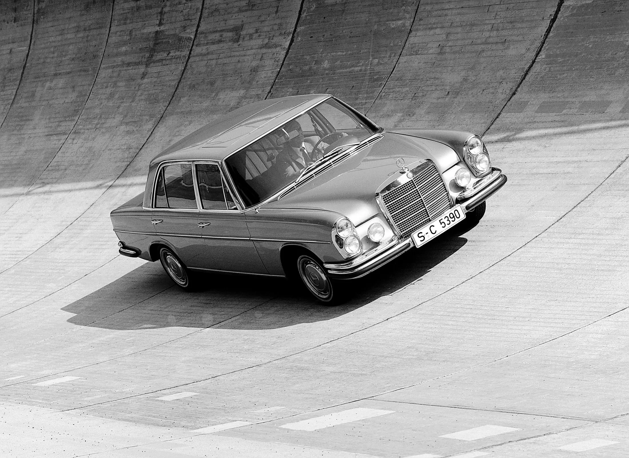 Mercedes-Benz 300 SEL 6.3 (W109).webp