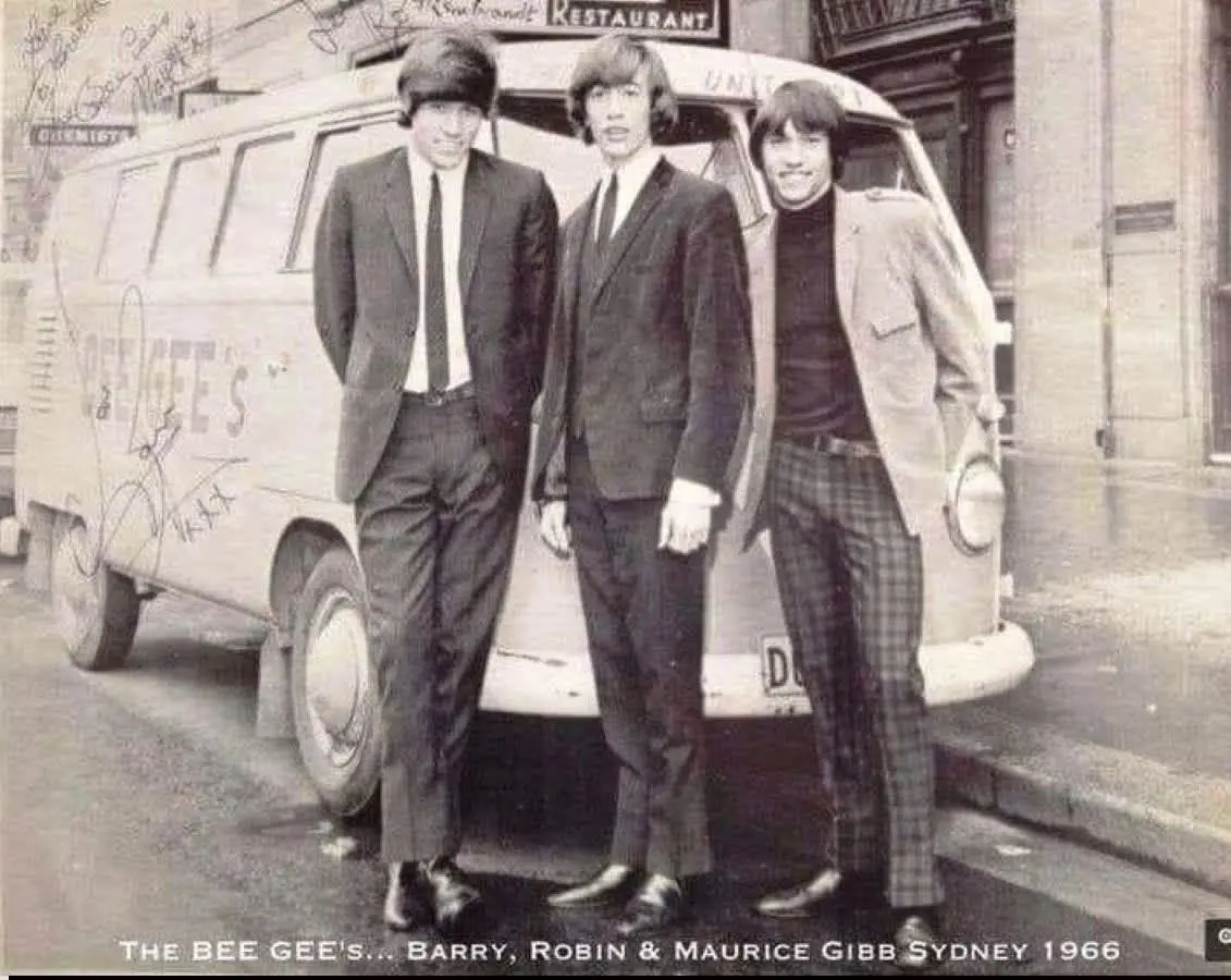 VW_TYP2_SPLIT_BEEGEES_2606A.webp