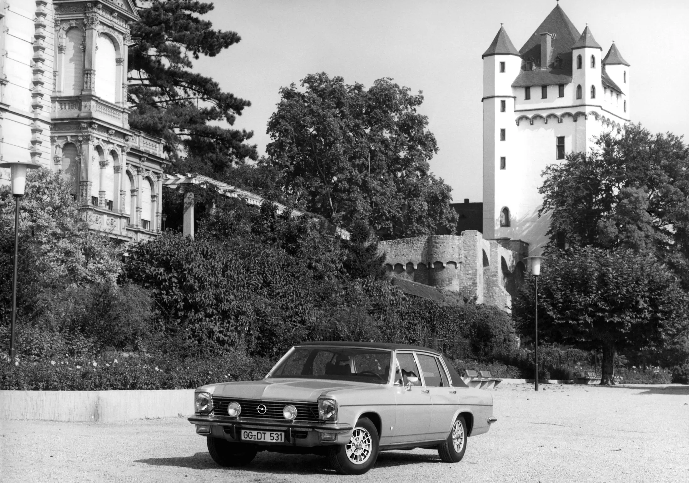 Opel Diplomat V8 (B).webp
