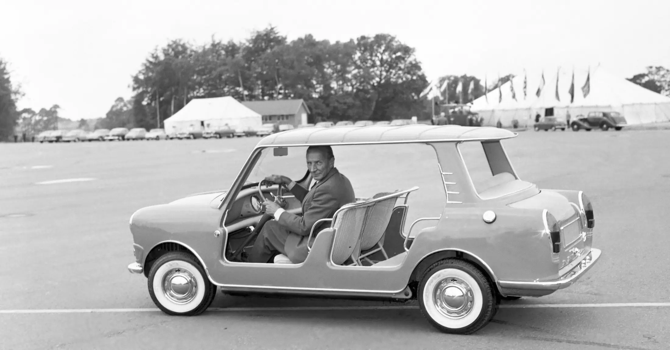 Austin Mini Beach Car (ADO15).webp