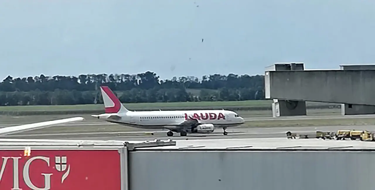 LAUDA-AIR-VIENA2407.webp