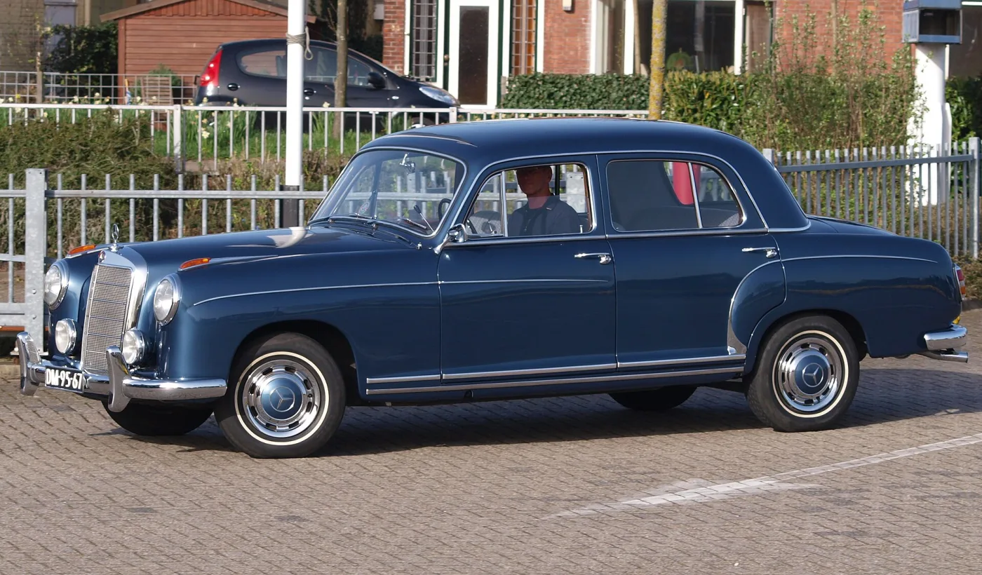 Mercedes-Benz 220 S Berlina (W180)