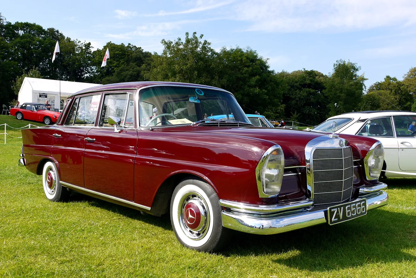 Mercedes-Benz W111 220 SE